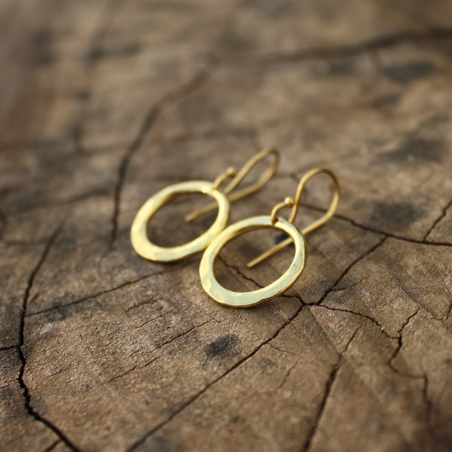 Pendientes Circulares de Latón con Textura Martillada | Arenas Jewelry - ArenasJewelry