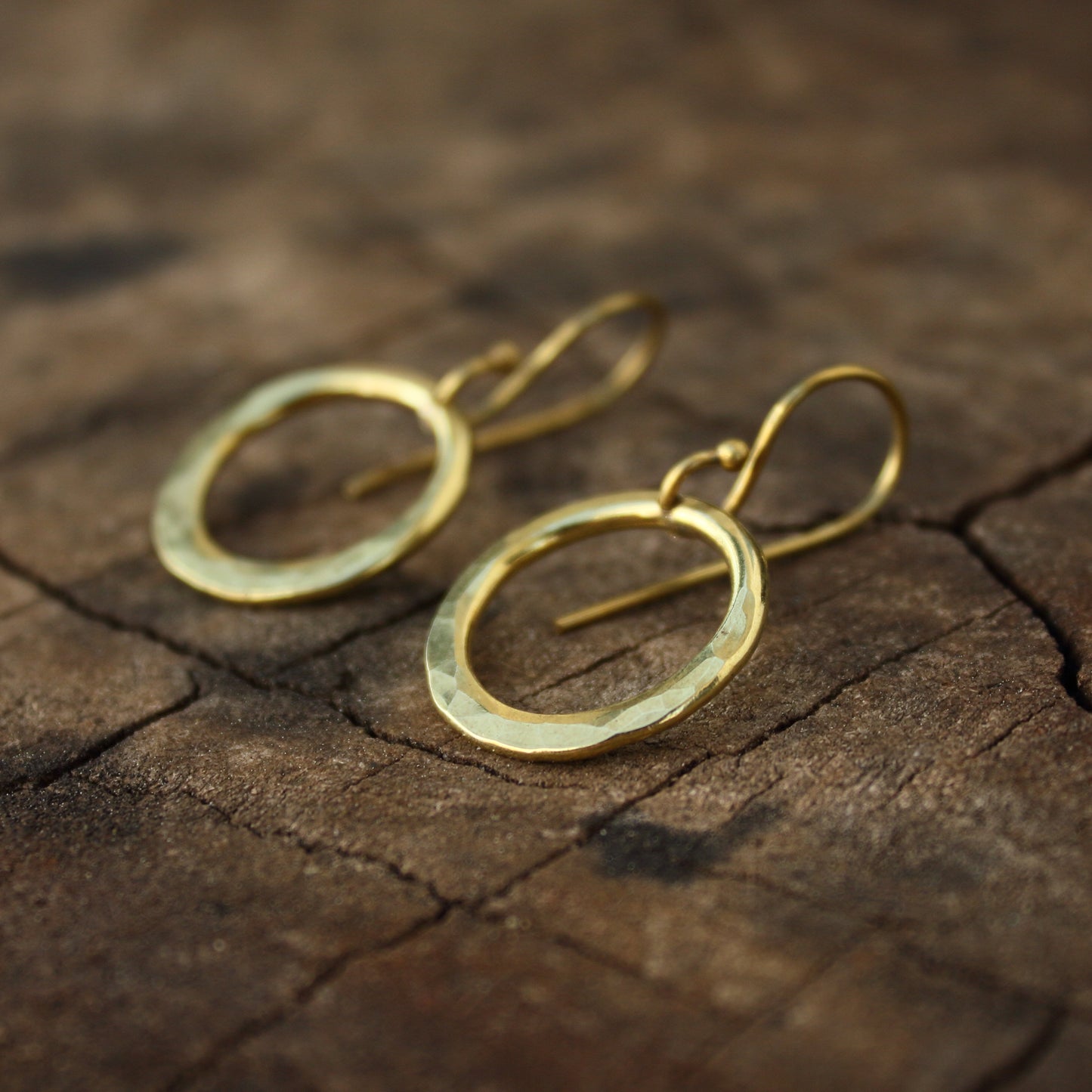Pendientes Circulares de Latón con Textura Martillada | Arenas Jewelry - ArenasJewelry