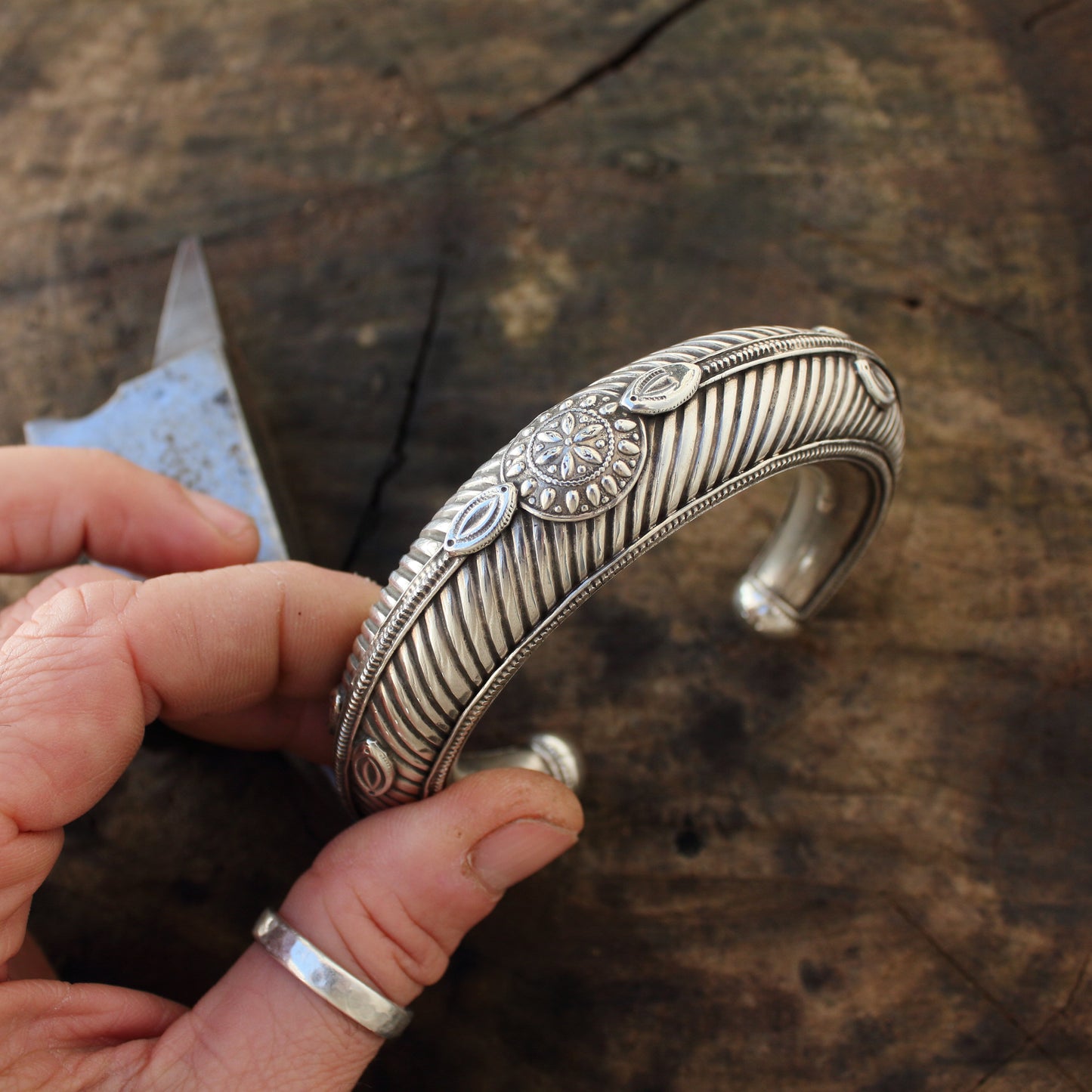 Pulsera Grande de Plata Ornamentada | Arenas Jewelry - ArenasJewelry