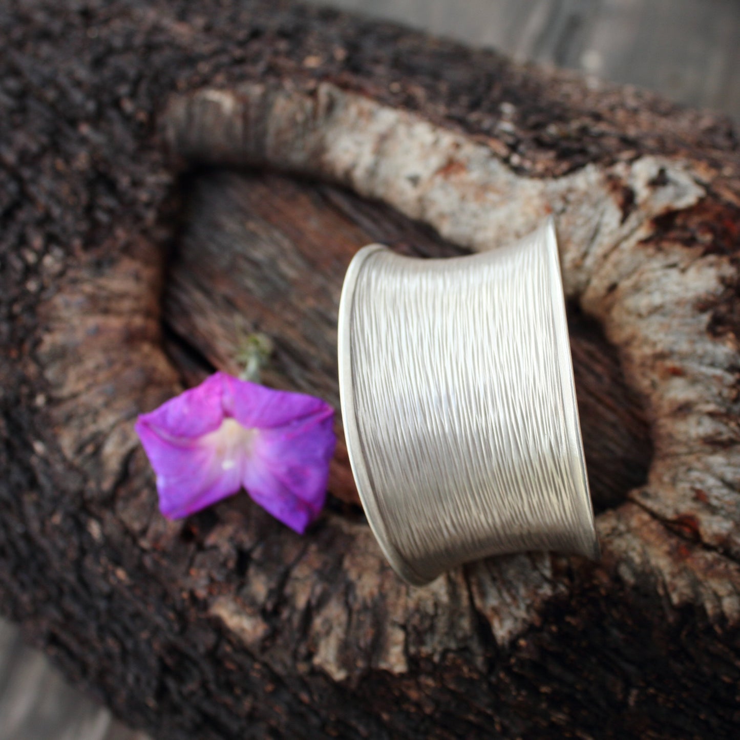 Pulsera Acha de Plata Ornamentada con Textura Rayas | Arenas Jewelry - ArenasJewelry