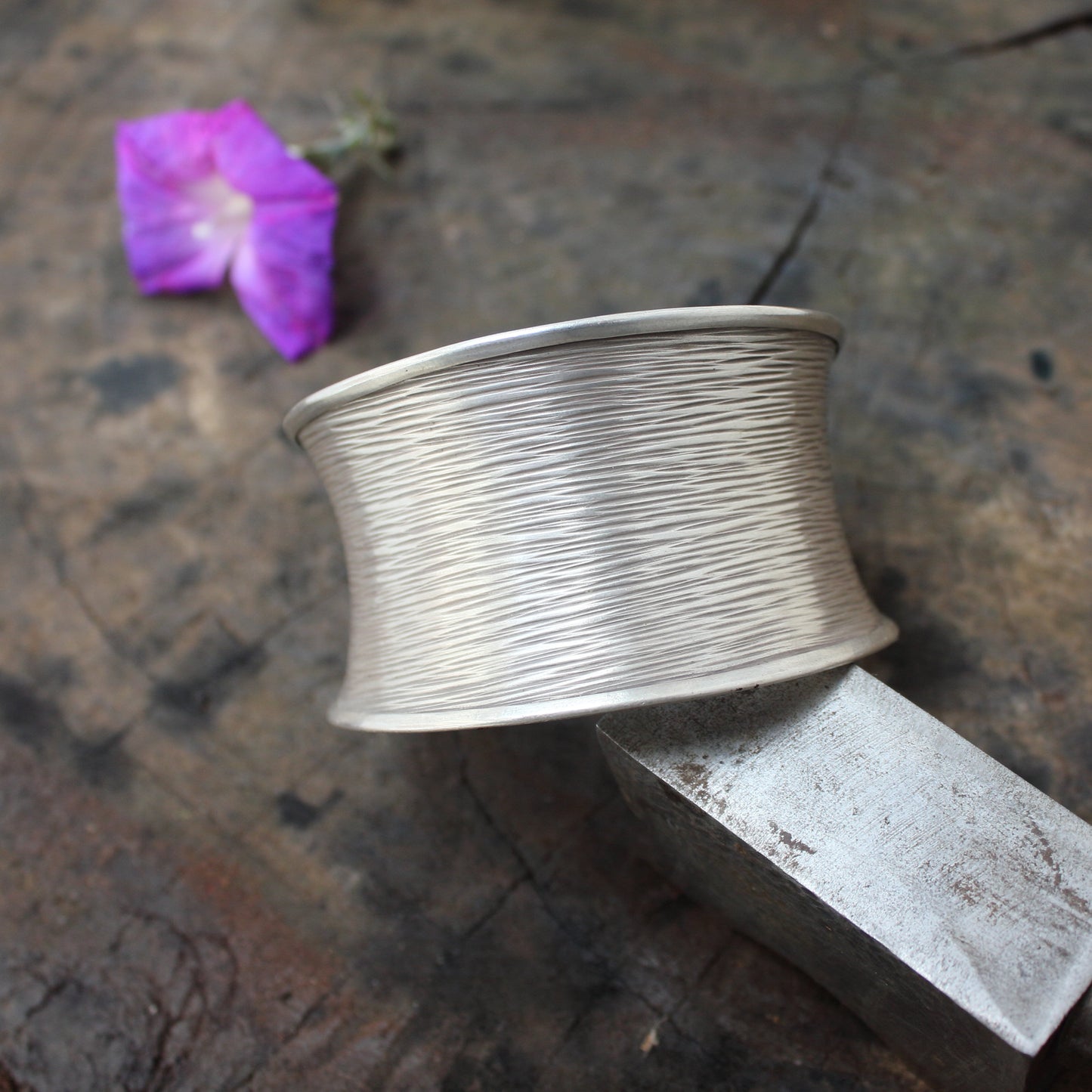 Pulsera Acha de Plata Ornamentada con Textura Rayas | Arenas Jewelry - ArenasJewelry