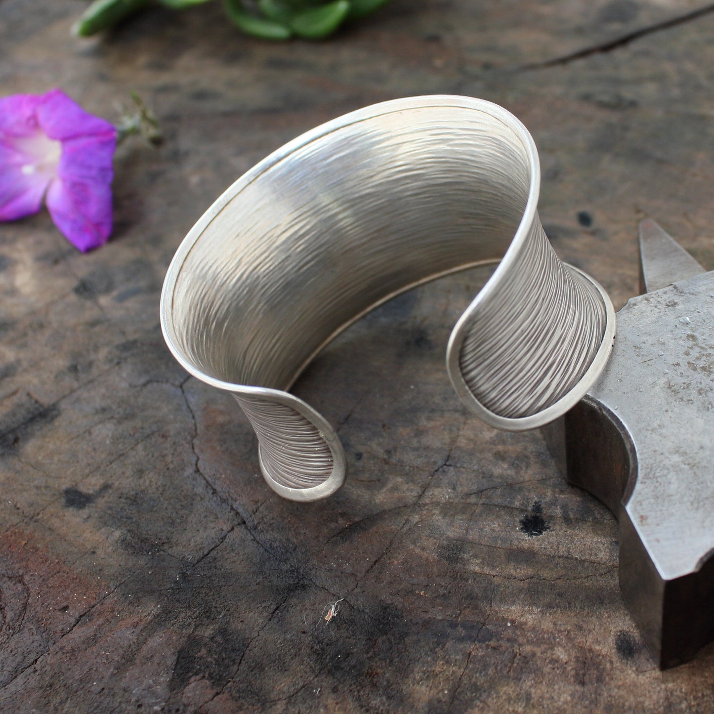 Pulsera Acha de Plata Ornamentada con Textura Rayas | Arenas Jewelry - ArenasJewelry