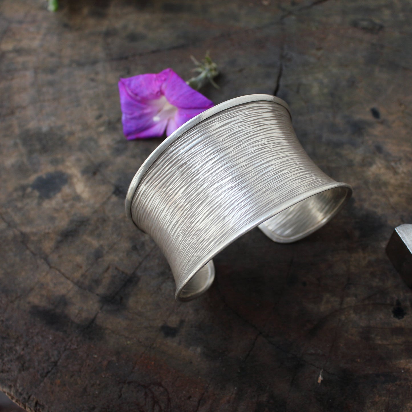 Pulsera Acha de Plata Ornamentada con Textura Rayas | Arenas Jewelry - ArenasJewelry