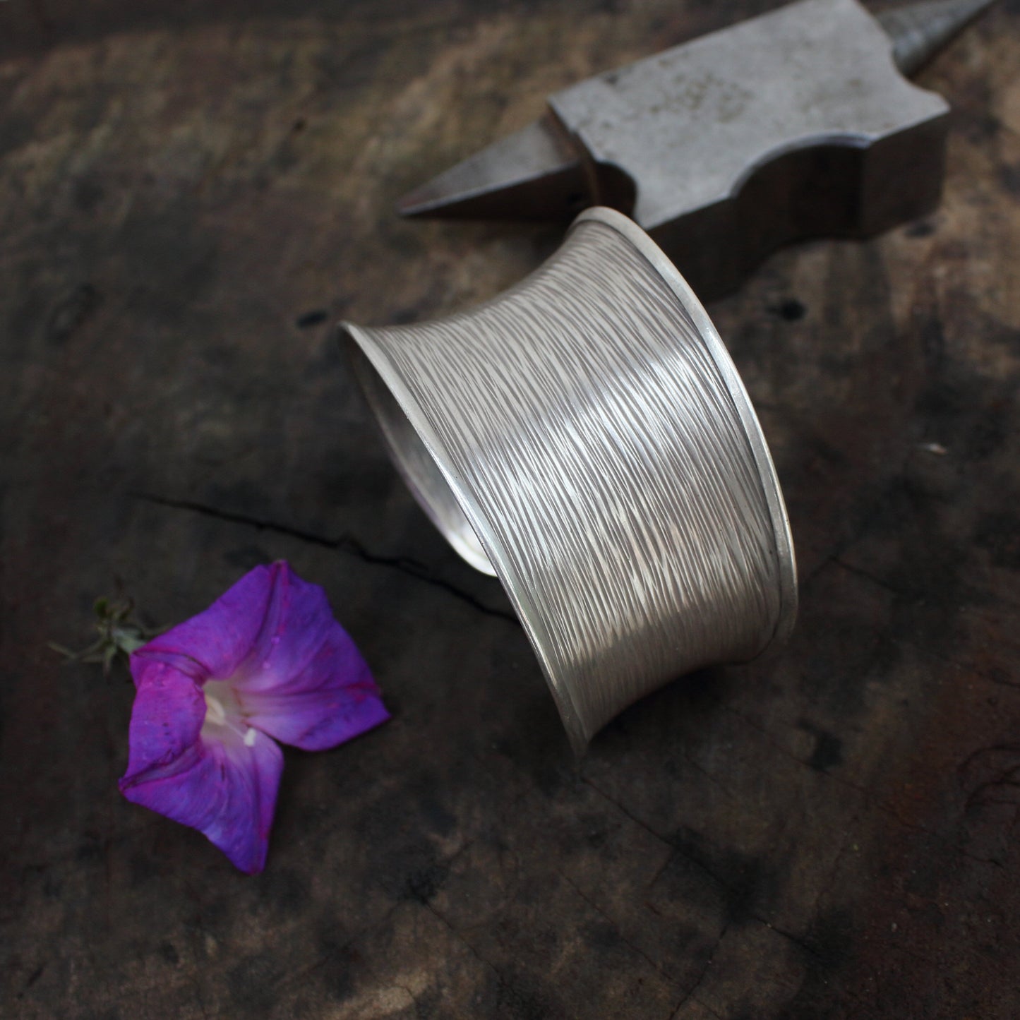 Pulsera Acha de Plata Ornamentada con Textura Rayas | Arenas Jewelry - ArenasJewelry