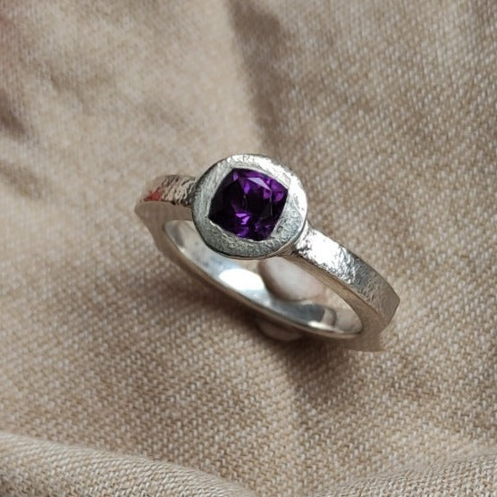 Anillo de Amatista Talla Cojín y Plata de Ley | Hecho a Mano Talla 14 - ArenasJewelry