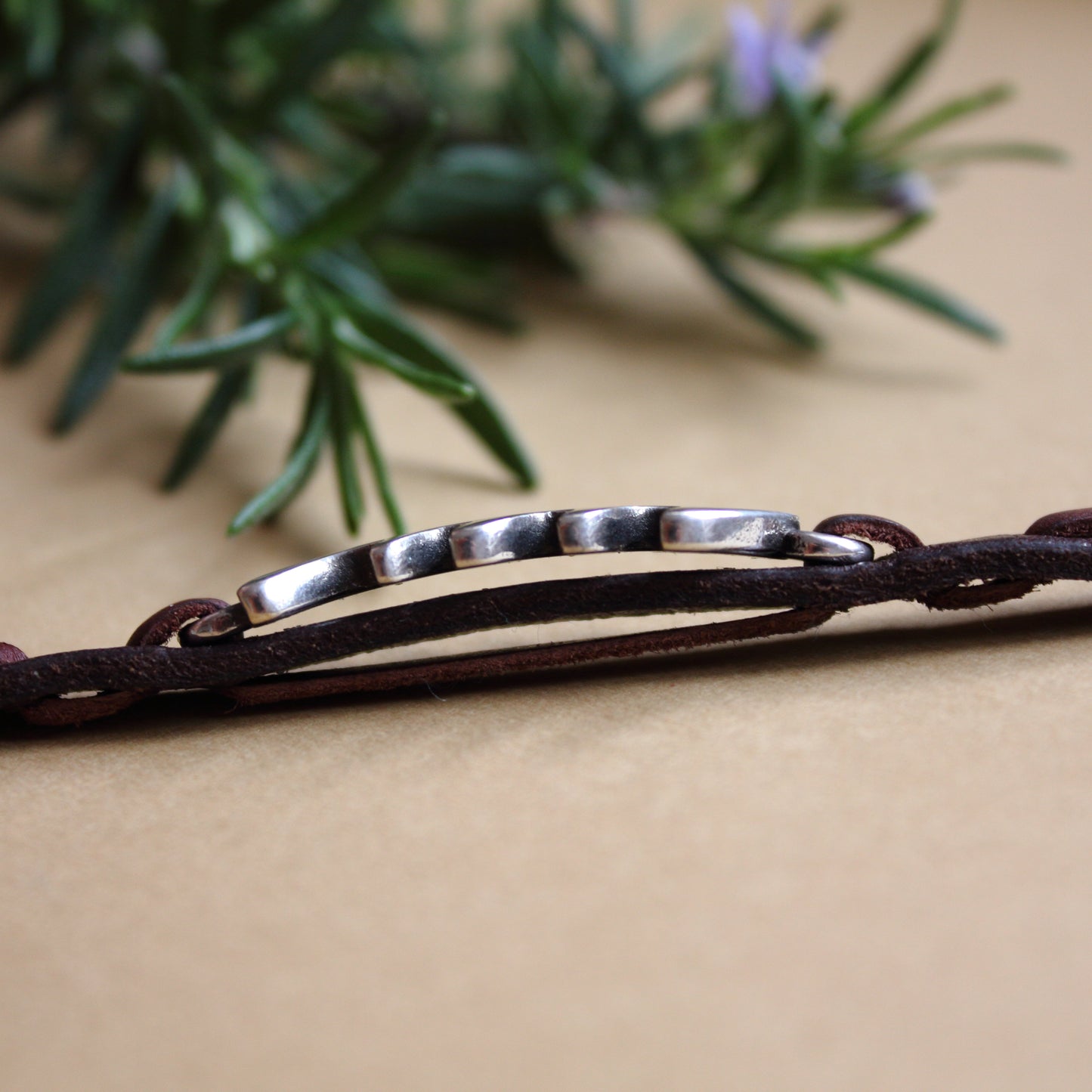 Pulsera de Cuero y Raspa en baño de plata - Arenas Jewelry - ArenasJewelry