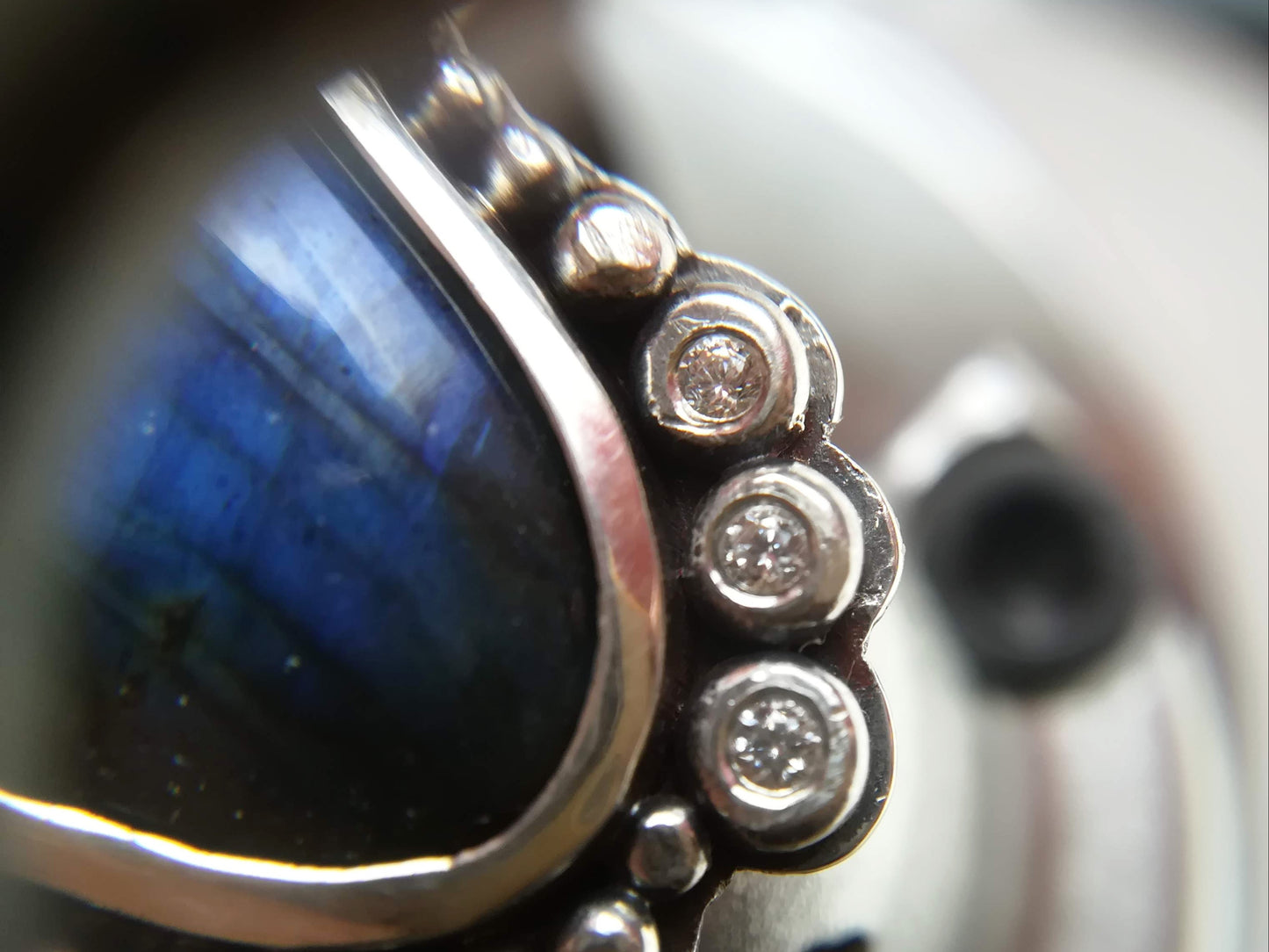 Anillo de Labradorita y Circonitas en Plata de Ley | Hecho a Mano Talla 17 - ArenasJewelry