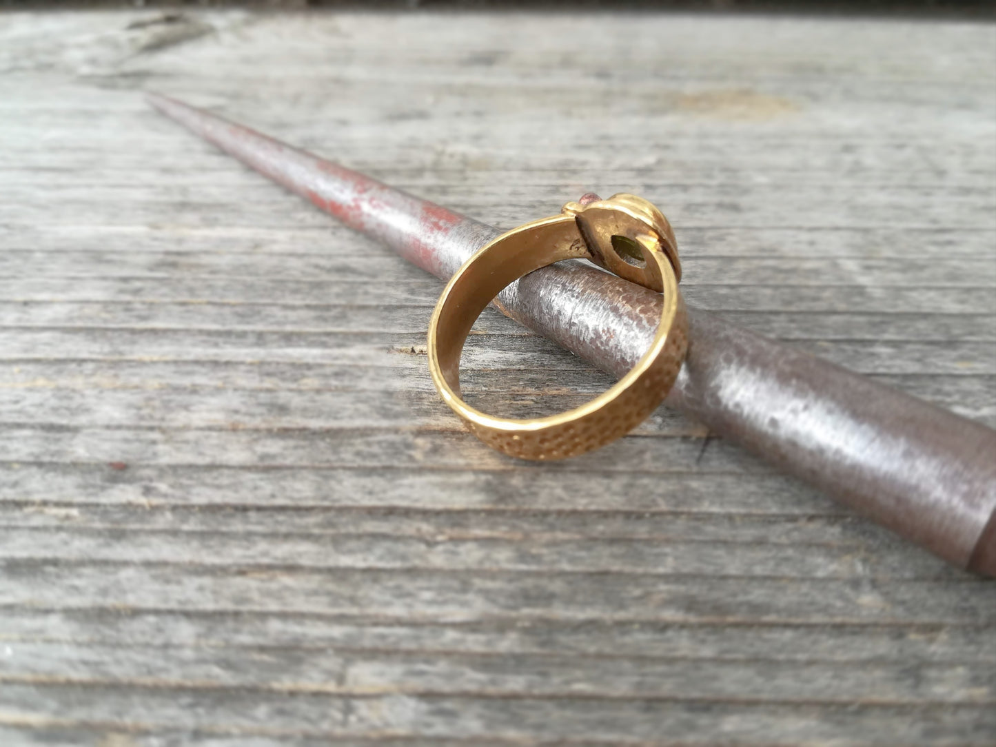 Anillo de Turmalina y baño de oro | Hecho a Mano Talla 15 - ArenasJewelry