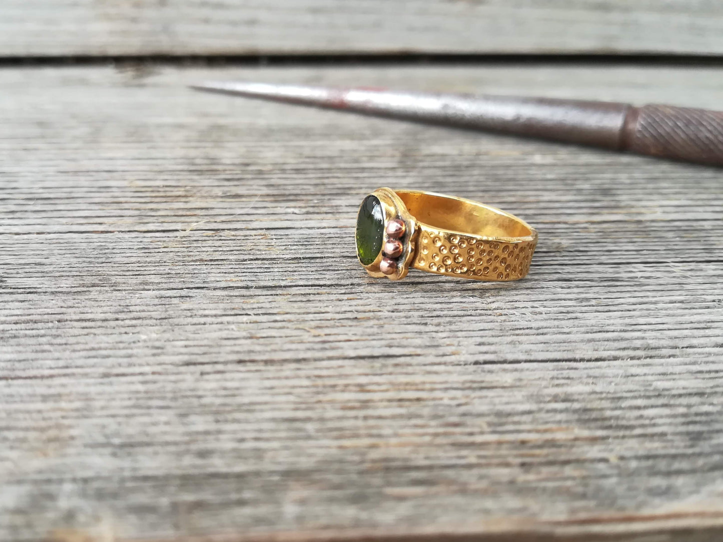 Anillo de Turmalina y baño de oro | Hecho a Mano Talla 15 - ArenasJewelry