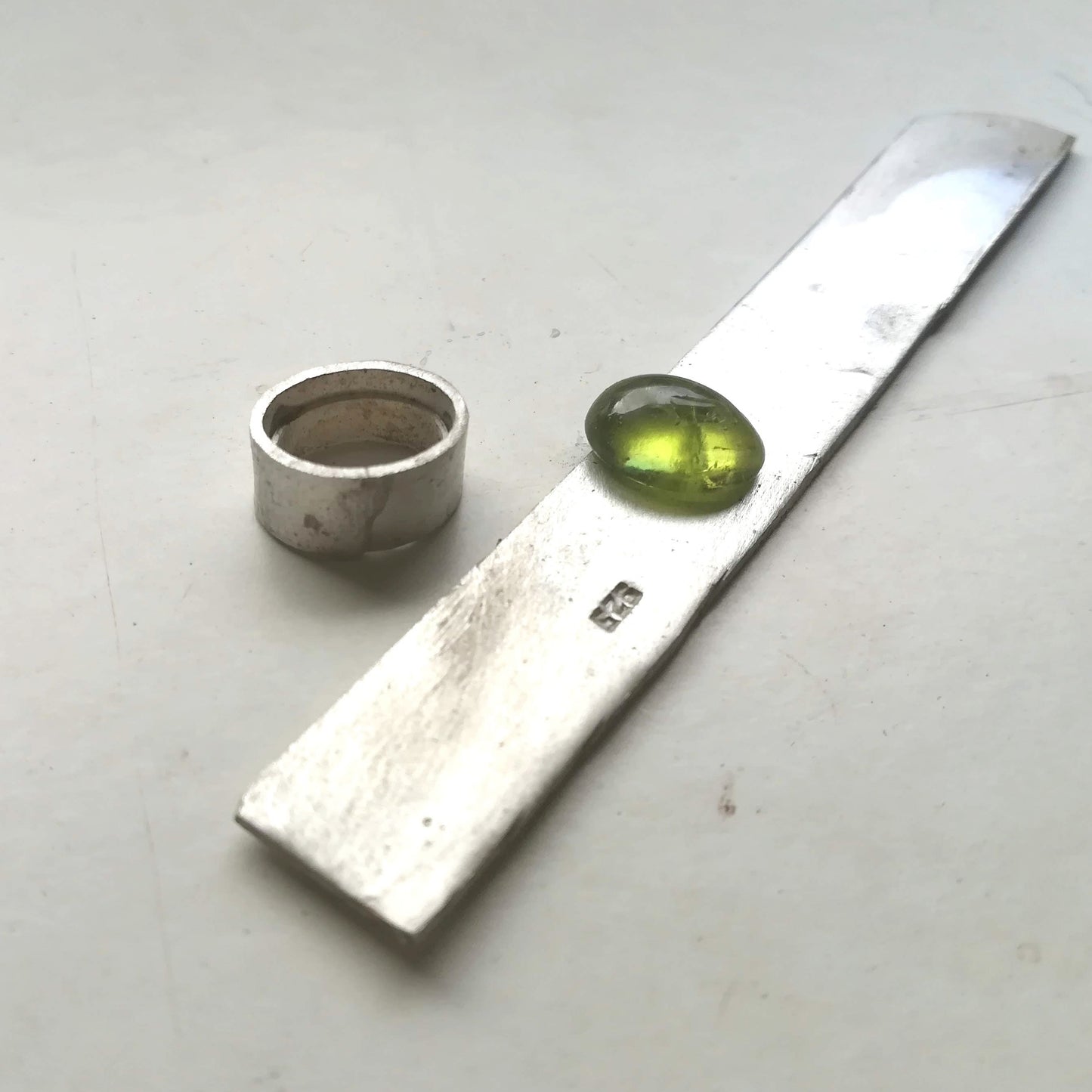 Anillo de Peridoto y Plata de Ley | Hecho a Mano Talla 17 - ArenasJewelry