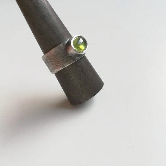Anillo de Peridoto y  Plata de Ley | Hecho a Mano Talla 17 - ArenasJewelry