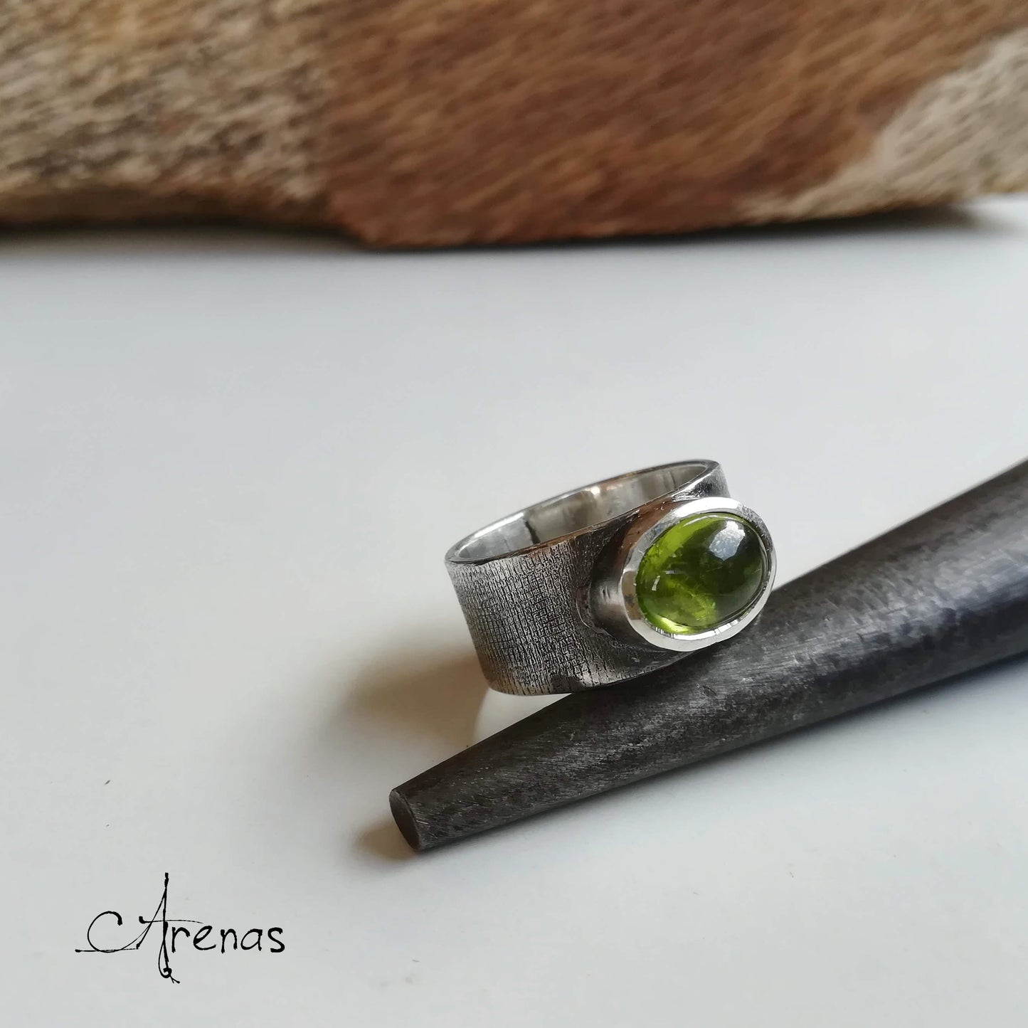 Anillo de Peridoto y Plata de Ley | Hecho a Mano Talla 17 - ArenasJewelry