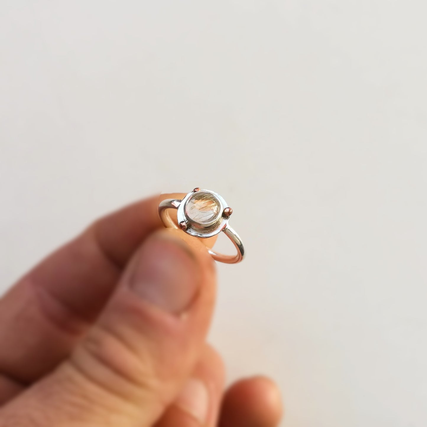 Anillo de Cuarzo Rutilado y Plata de Ley | Hecho a Mano Talla 14 - ArenasJewelry