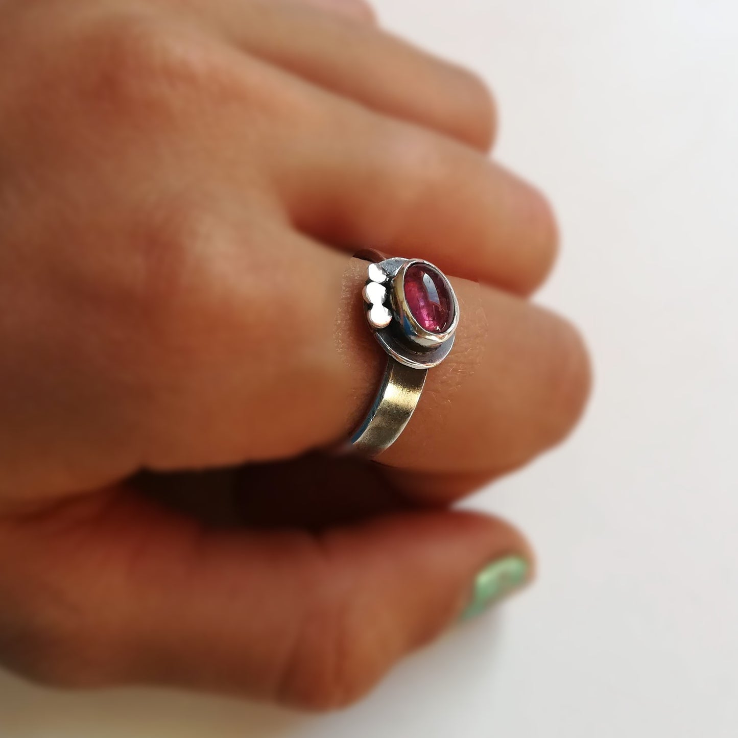 Anillo de Turmalina y Plata de Ley | Hecho a Mano Talla 15 (7 1/2US) - ArenasJewelry