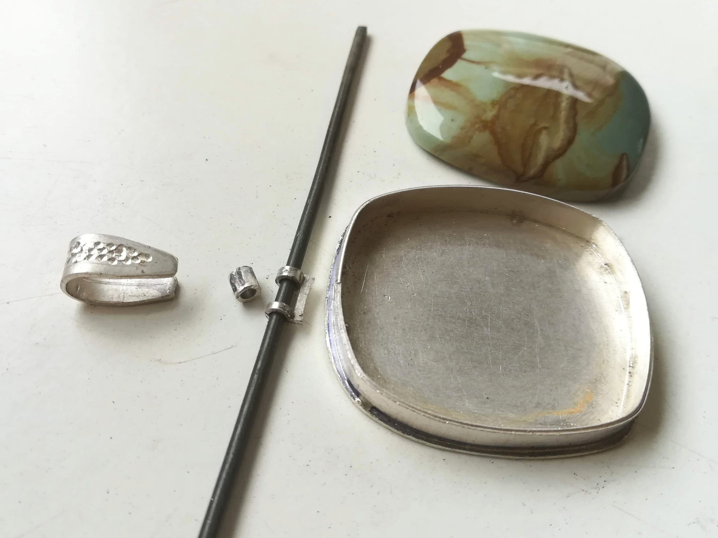Colgante Samsonite Rectangular y Plata de Ley con Salamandra calada - ArenasJewelry