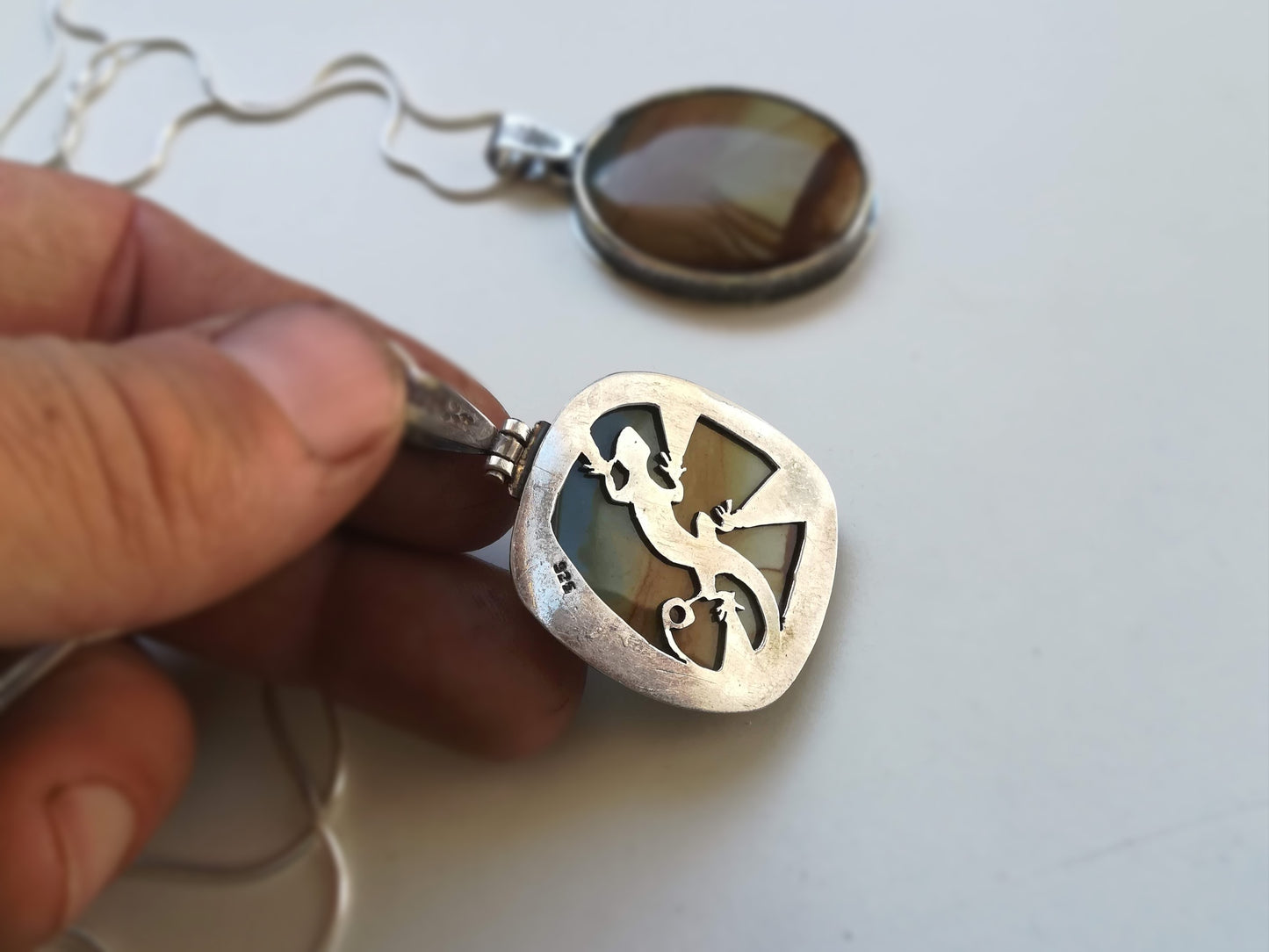 Colgante Samsonite Rectangular y Plata de Ley con Salamandra calada - ArenasJewelry