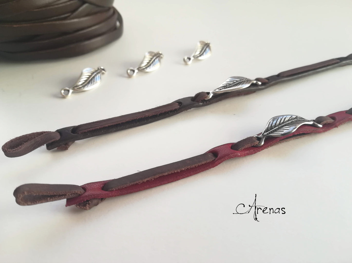 Pulsera de Cuero y hoja en baño de plata - Pulsera para Hombre y Mujer - ArenasJewelry