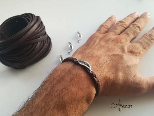 Pulsera de Cuero y hoja en baño de plata - Pulsera para Hombre y Mujer - ArenasJewelry