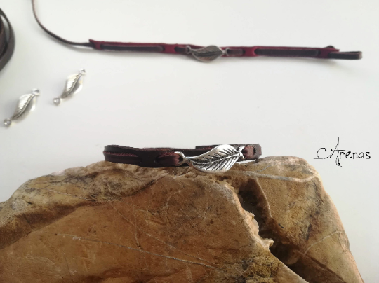 Pulsera de Cuero y hoja en baño de plata - Pulsera para Hombre y Mujer - ArenasJewelry