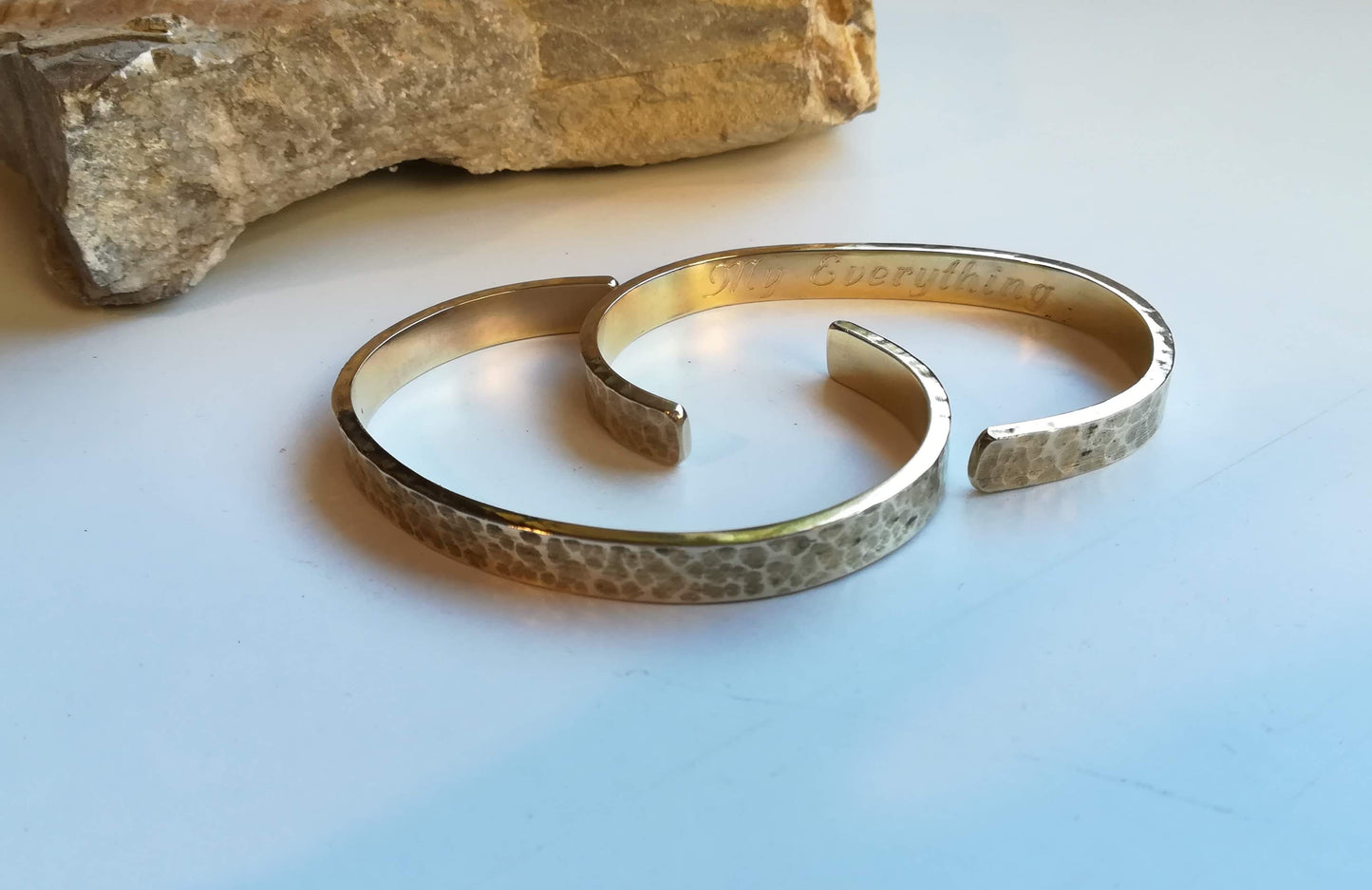 Pulsera de Laton Rústica - Brazalete Rigido Abierto - ArenasJewelry