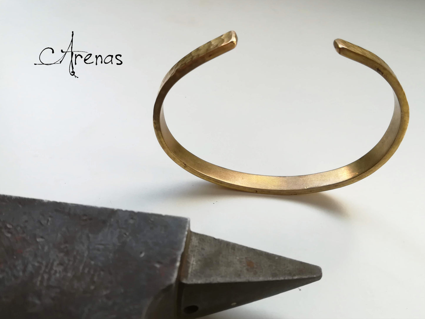 Pulsera de Laton Rústica - Brazalete Rigido Abierto - ArenasJewelry