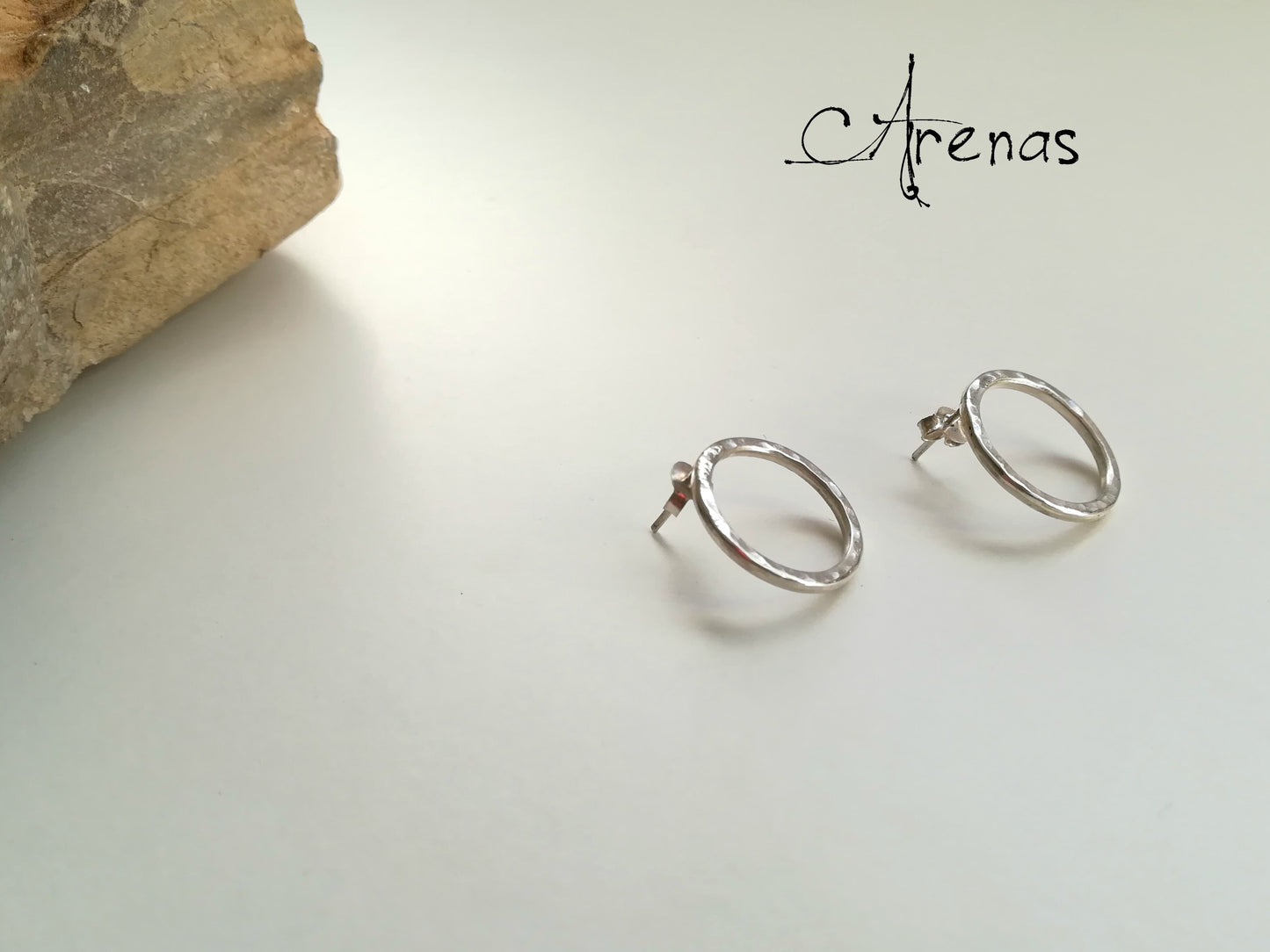 Pendientes de Botón en forma de Aros de 18mm de diámetro - ArenasJewelry