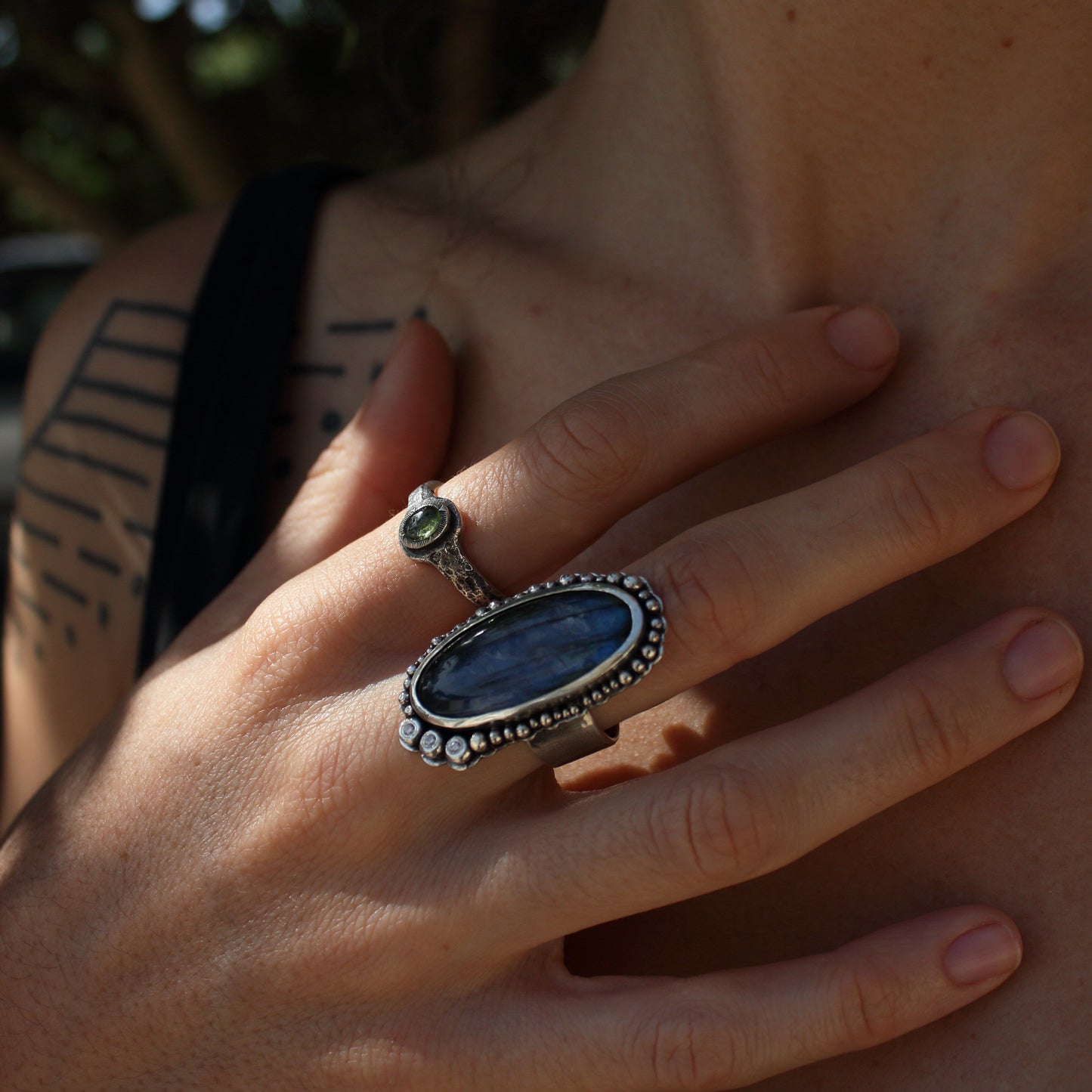 Anillo de Labradorita y  Circonitas en Plata de Ley | Hecho a Mano Talla 17