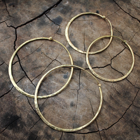 Aros martillados de dorados Grande, Medianos y Pequeños - ArenasJewelry