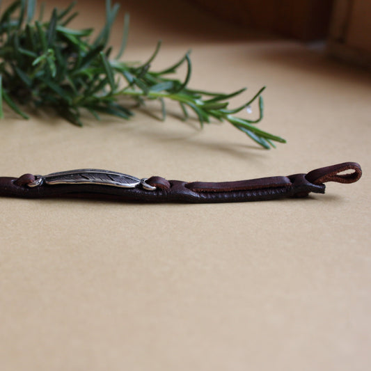 Pulsera de Cuero y Pluma en baño de plata - Arenas Jewelry - ArenasJewelry