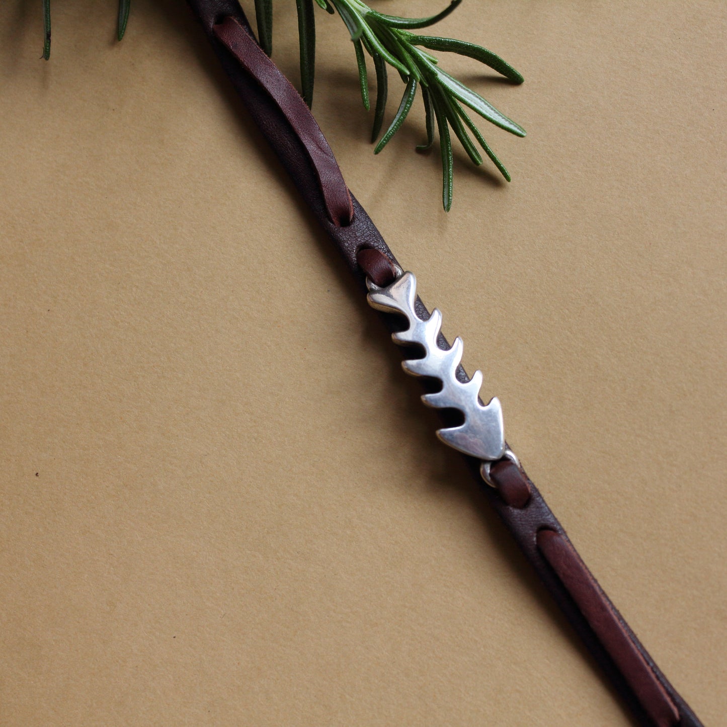 Pulsera de Cuero y Nudo Celta en baño de plata - Pulsera para Hombre y para Mujer - ArenasJewelry