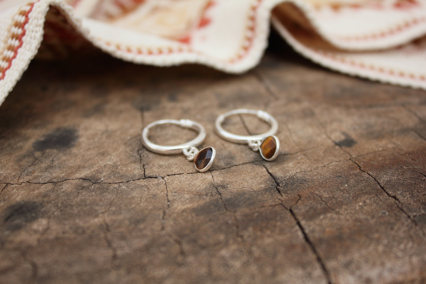 Aros de Plata con Piedras Naturales | Pendientes Hechos a Mano | Diseño Minimalista Unisex - ArenasJewelry