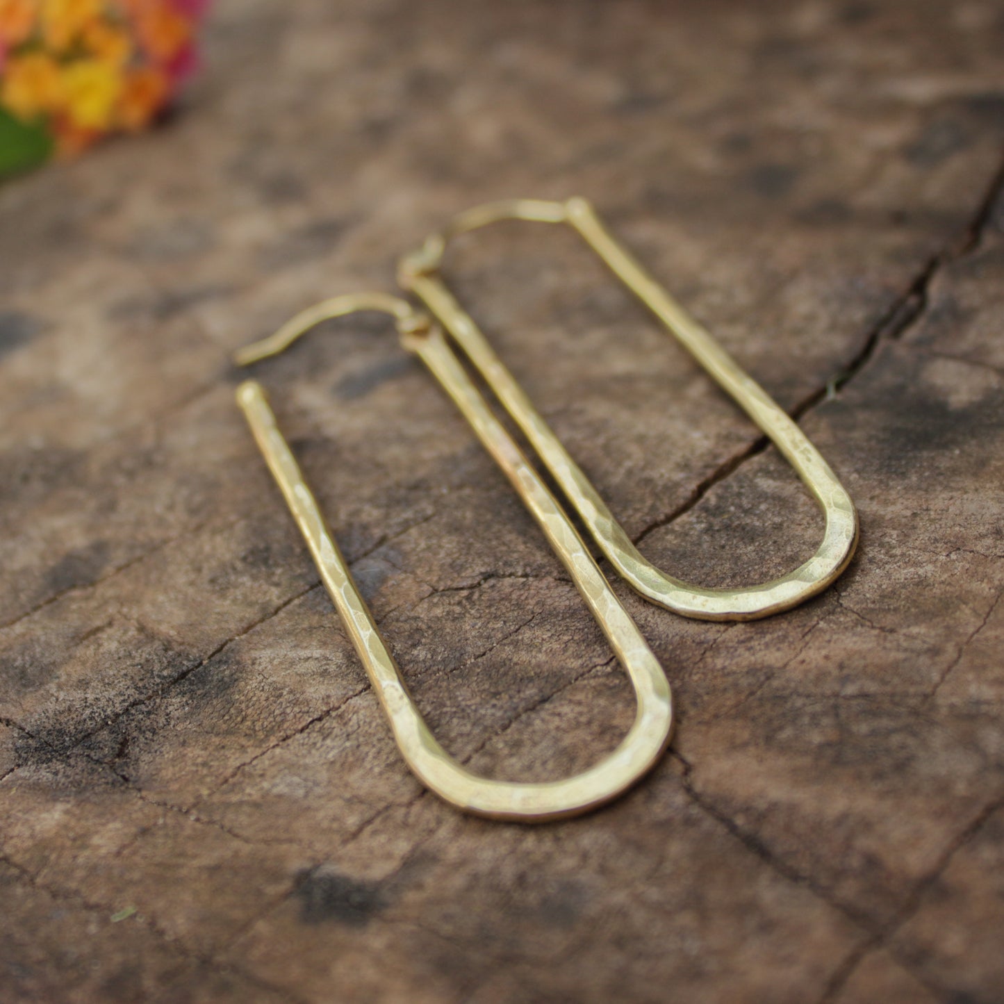 Pendientes de latón martillado largos – diseño rústico artesanal