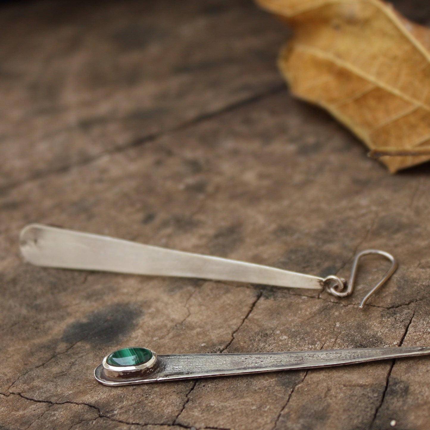 Pendientes de Plata y Malaquita | Hechos a Mano | Joyería Artesanal con Textura Rústica - ArenasJewelry