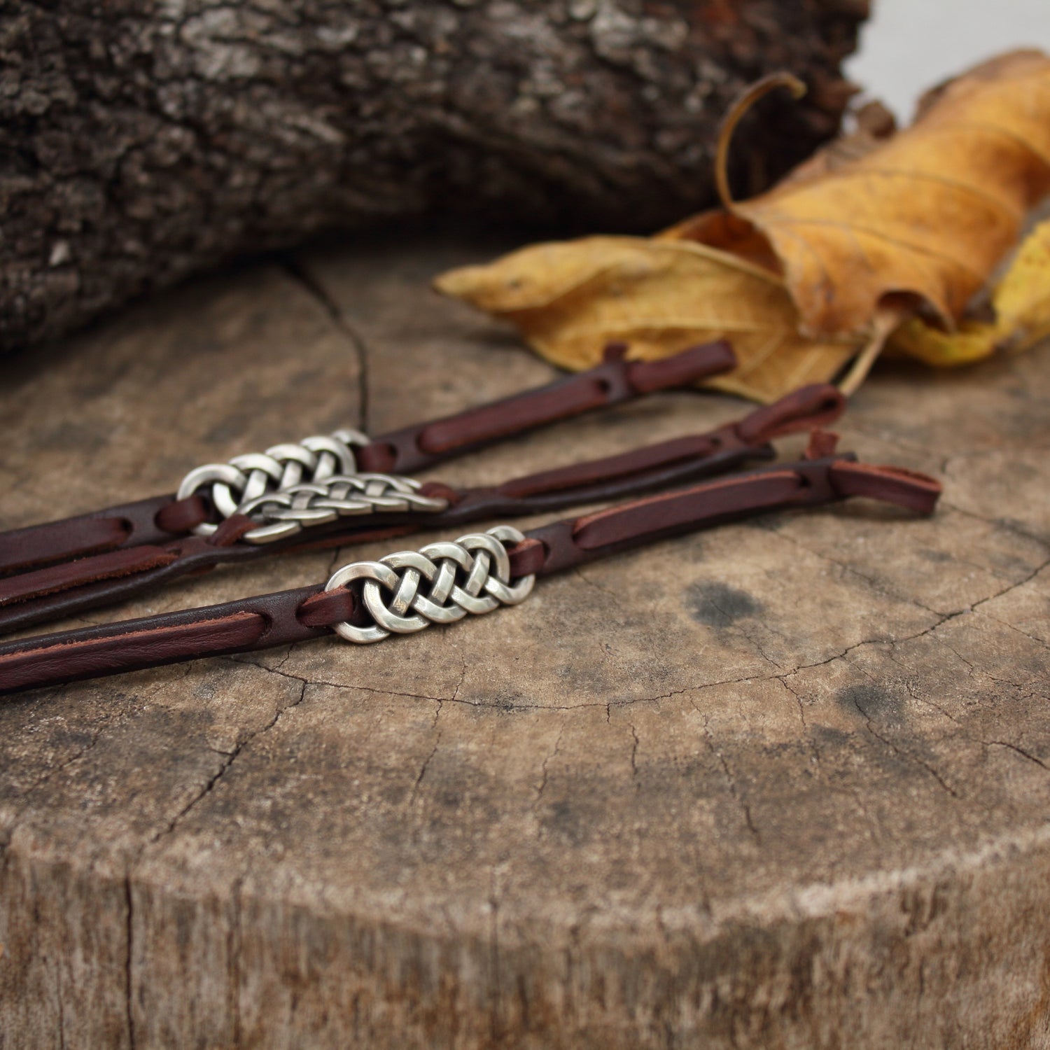 Pulsera de Cuero y Nudo Celta en baño de plata - Pulsera para Hombre y para Mujer - ArenasJewelry