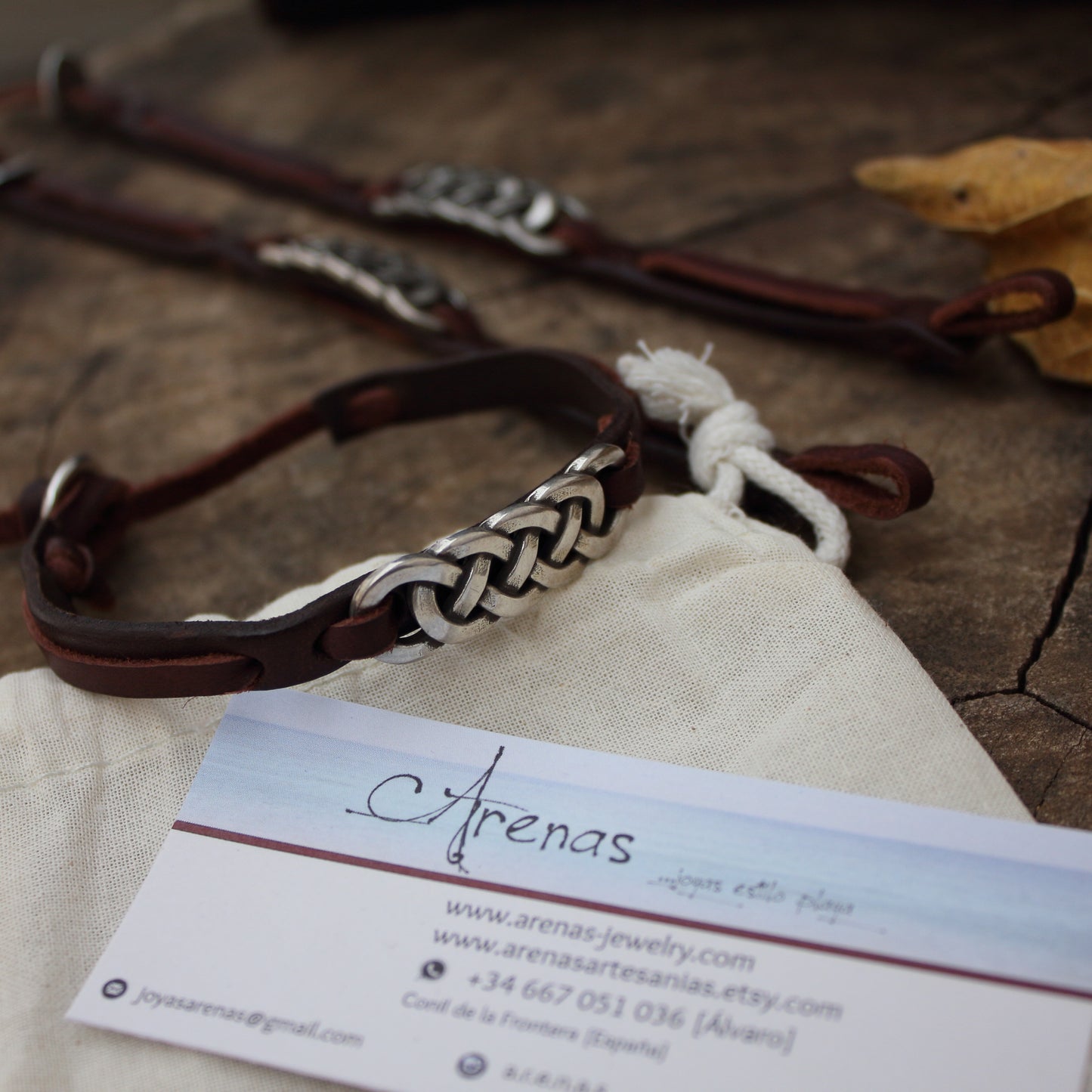 Pulsera de Cuero y Nudo Celta en baño de plata - Pulsera para Hombre y para Mujer - ArenasJewelry