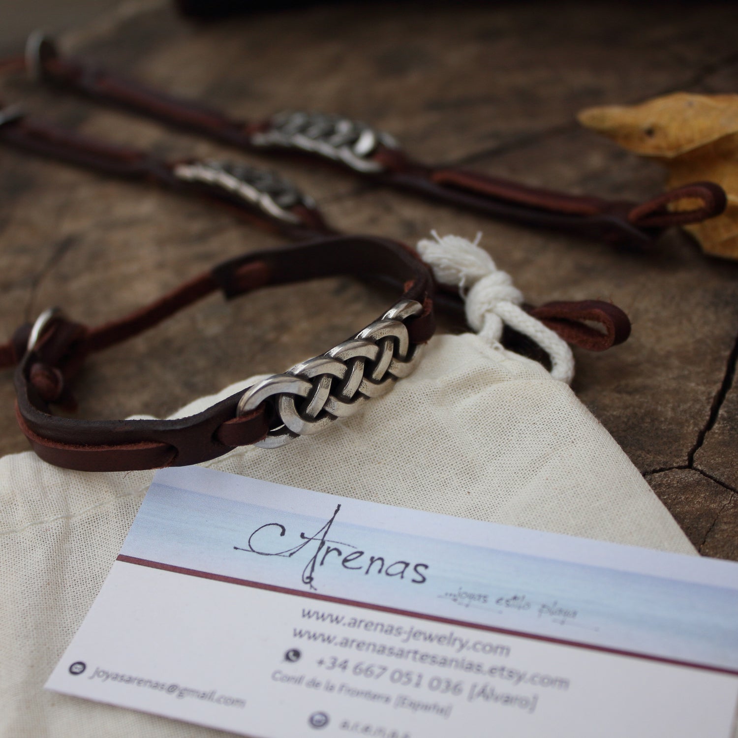 Pulsera de Cuero y Nudo Celta en baño de plata - Pulsera para Hombre y para Mujer - ArenasJewelry