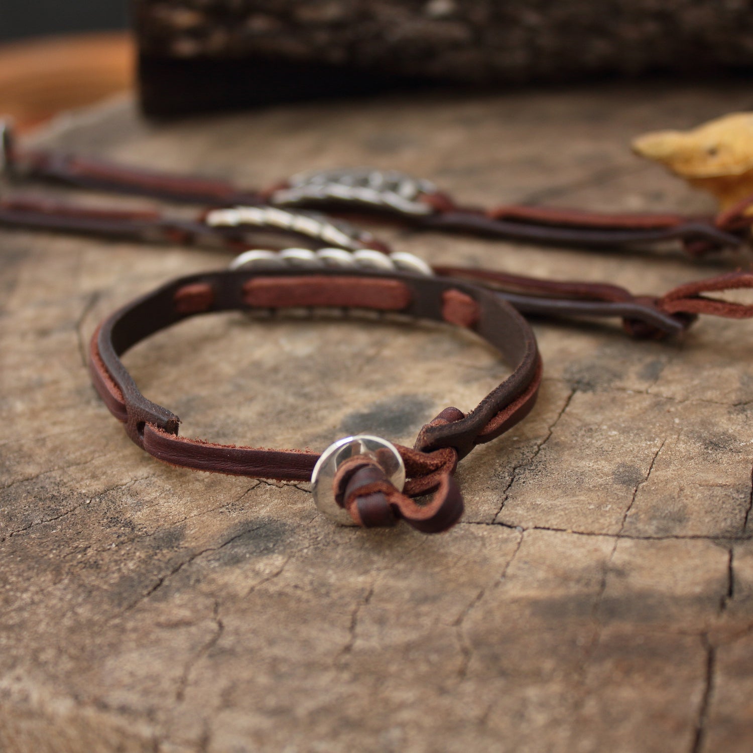 Pulsera de Cuero y Nudo Celta en baño de plata - Pulsera para Hombre y para Mujer - ArenasJewelry