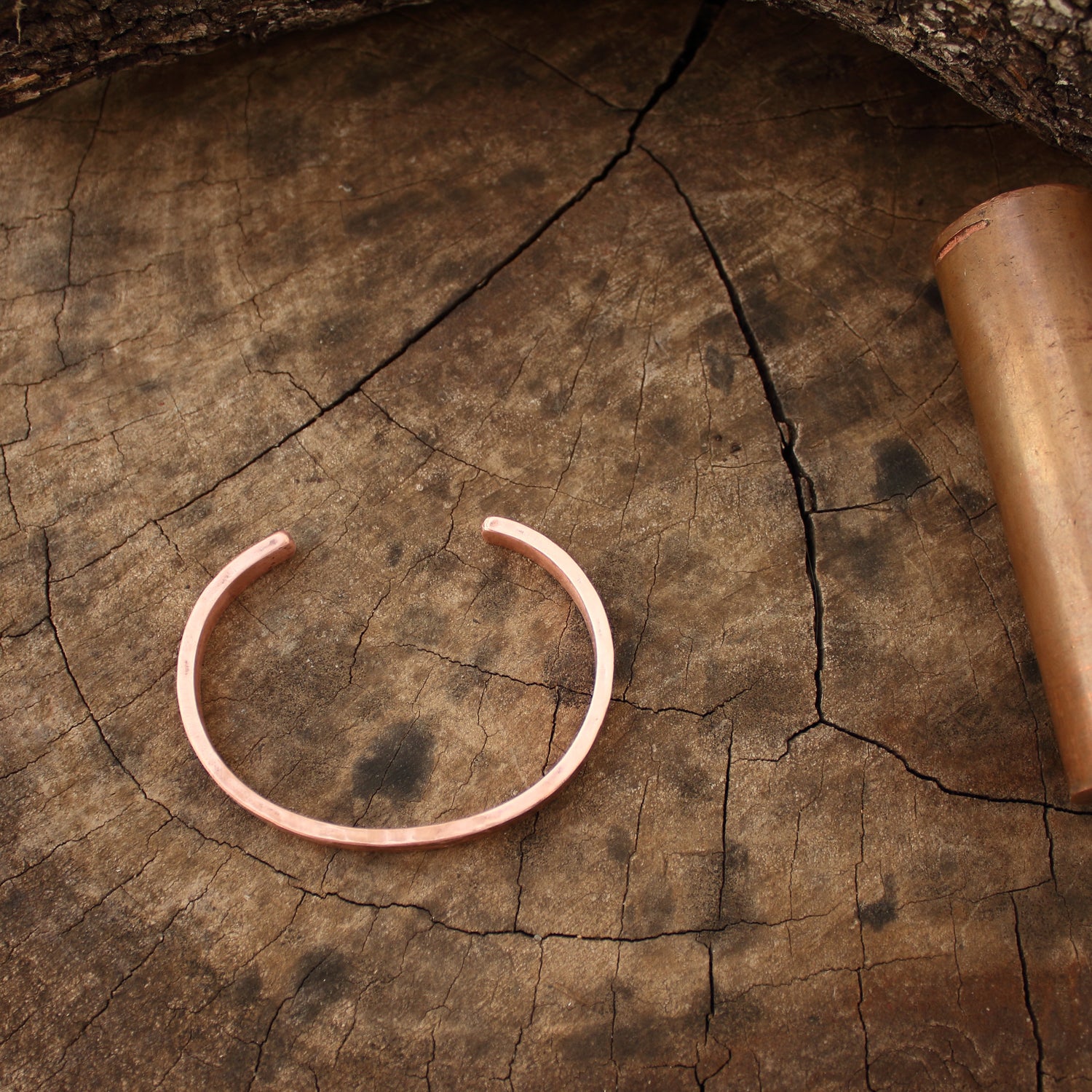 Pulsera de Cobre - Brazalete Rígido Abierto con textura rústica - ArenasJewelry