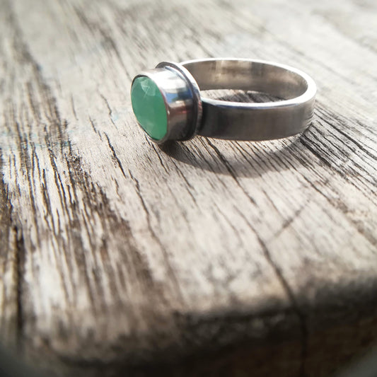 Anillo de Crisoprasa y  Plata de Ley | Hecho a Mano Talla 14 - ArenasJewelry