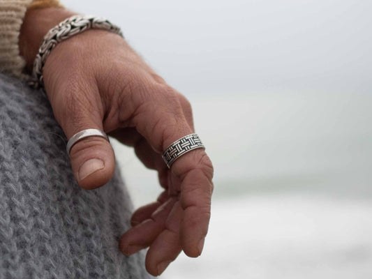 Anillo de Plata Masculino Talla 25 modelo entrecruzado - ArenasJewelry