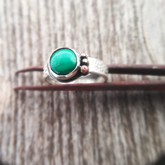 Anillo de Malaquita y  Plata de Ley | Hecho a Mano Talla 14 - ArenasJewelry