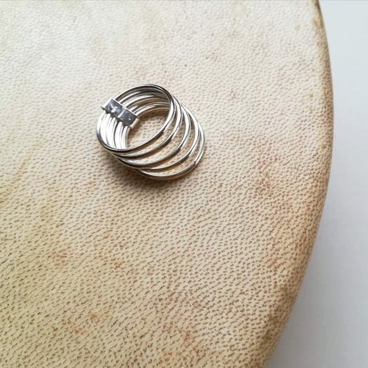 Anillo Apilable de Cinco Aros en Plata de Ley - ArenasJewelry