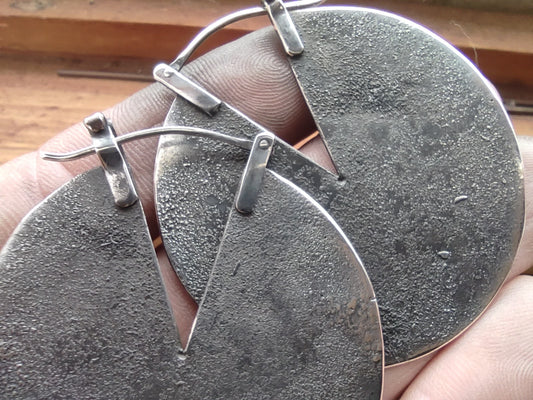 Aros Grandes textura rústica de Plata de Ley envejecidos - ArenasJewelry