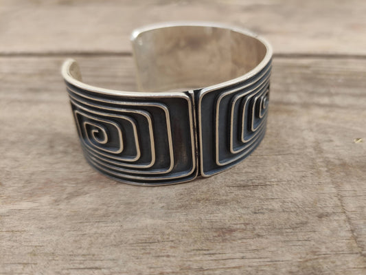 Pulsera Rígida de Plata de Ley con Espirales Rectangulares - ArenasJewelry