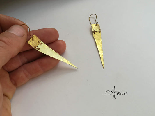 Pendientes de largos de Latón con pico triangular - ArenasJewelry